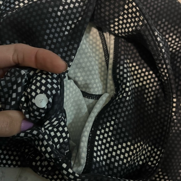 Lululemon Pixelated Digital Black Camo Mesh Ankle Leggings Size 4 - Picture 4 of 4